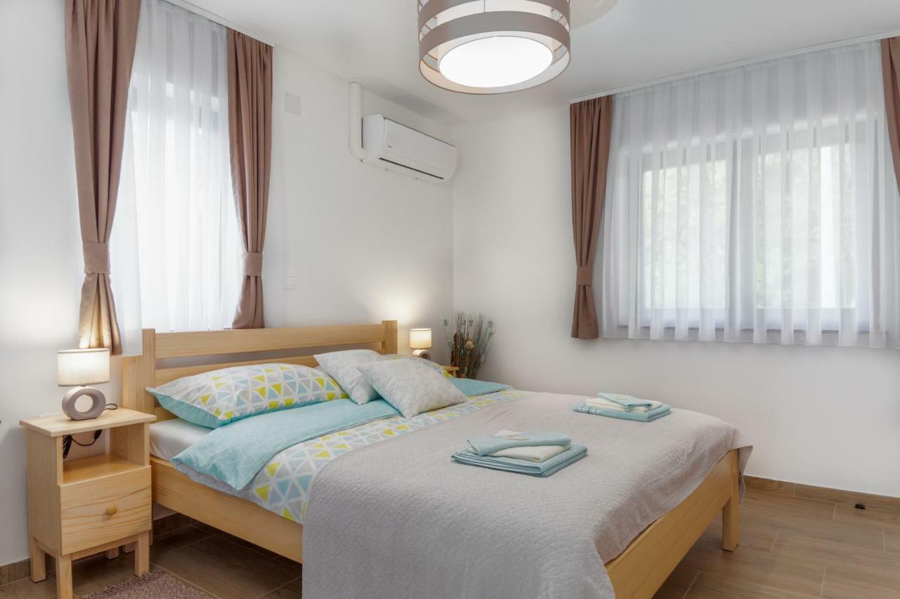 Holiday Home, Apartman Obajdin 슬루니 외부 사진